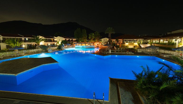 4* Golden Coast Hotel & Bungalows