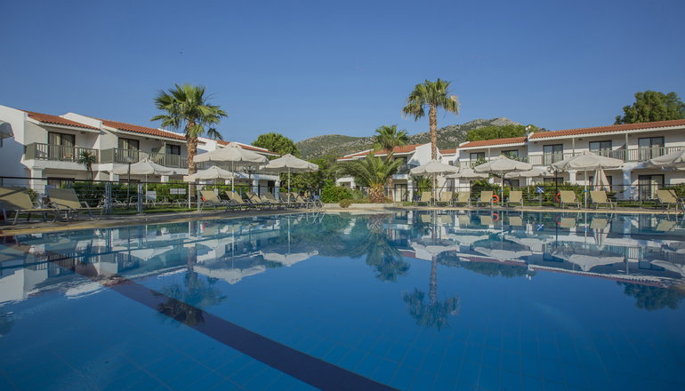4* Golden Coast Hotel & Bungalows