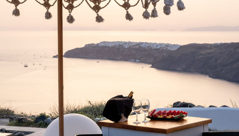 5* Amaze Suites - Ημεροβίγλι, Σαντορίνη