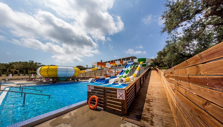 4* Caretta Paradise Hotel & Waterpark