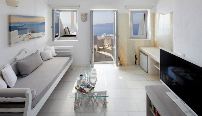 4* Iliovasilema Suites Santorini
