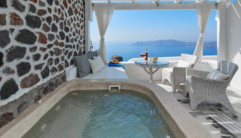 4* Iliovasilema Suites Santorini