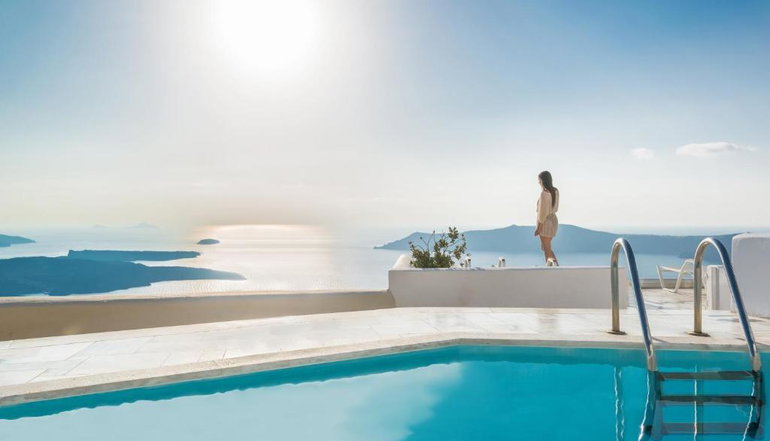 4* Iliovasilema Suites Santorini