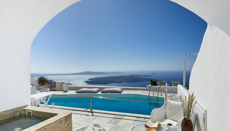 4* Iliovasilema Suites Santorini