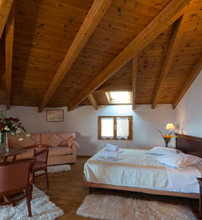 King Iniohos Hotel