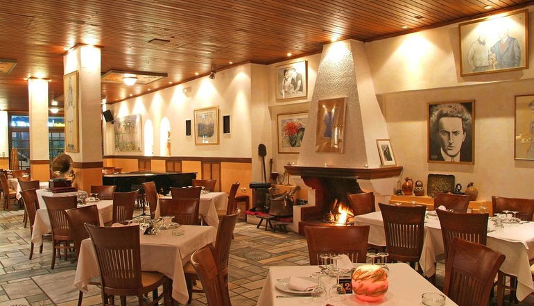 King Iniohos Hotel