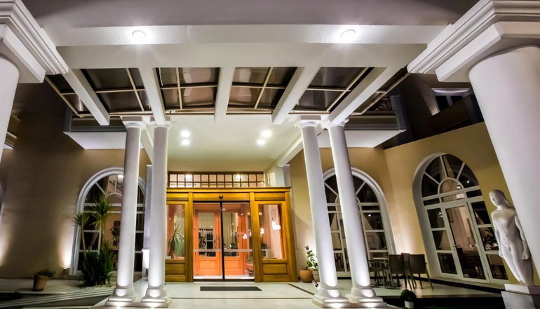 4* Kouros Hotel