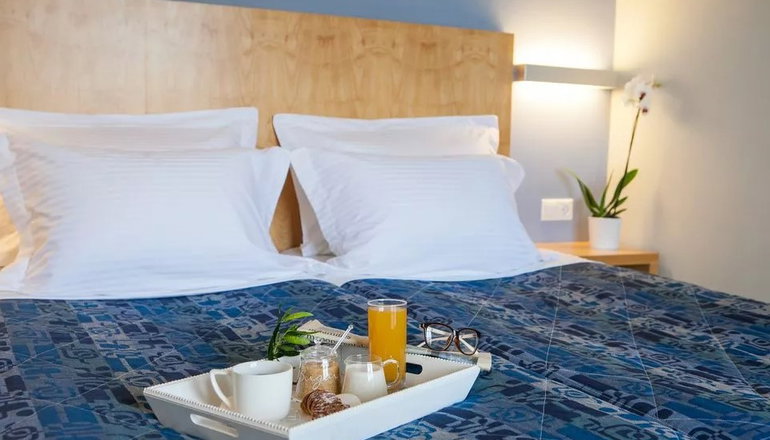 4* Kronos Hotel