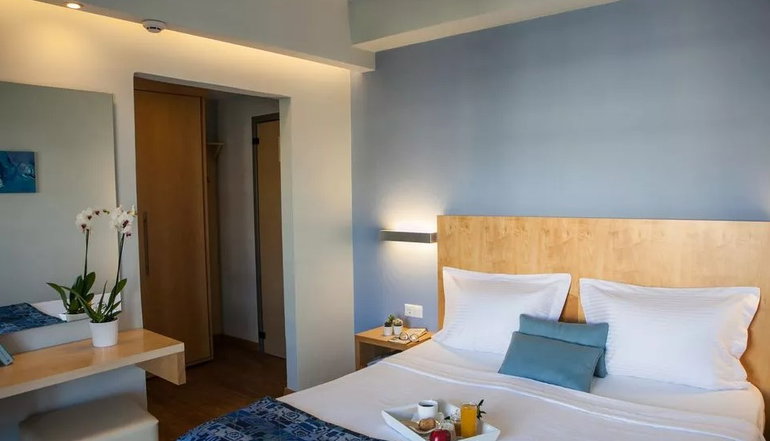 4* Kronos Hotel