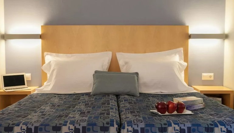 4* Kronos Hotel