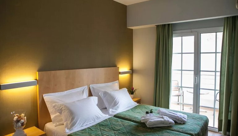 4* Kronos Hotel