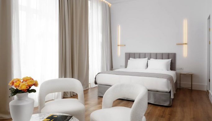 4* La Divina