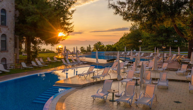 4* Lesse Hotel