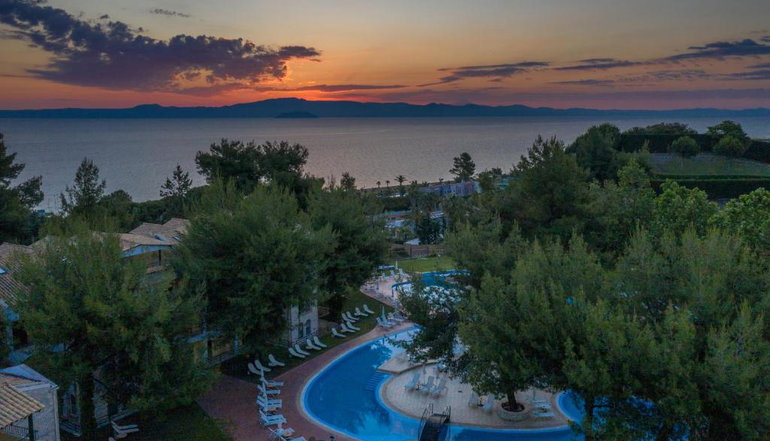 4* Lesse Hotel