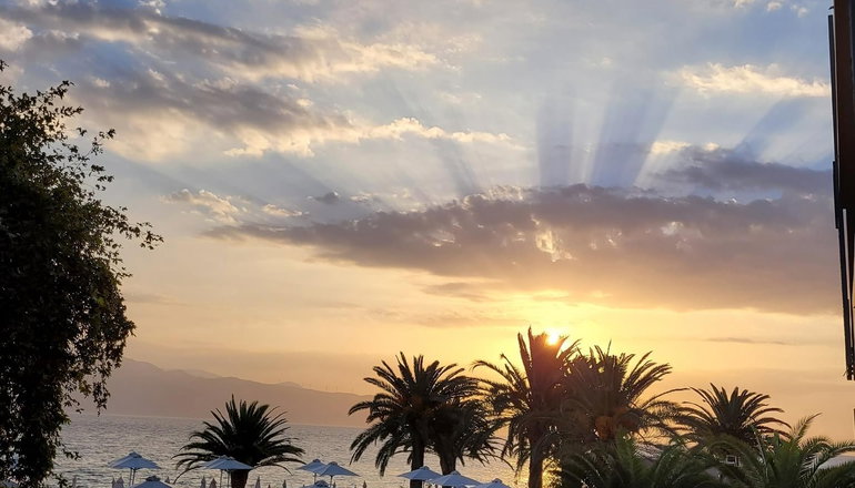 4* Long Beach Resort Hotel
