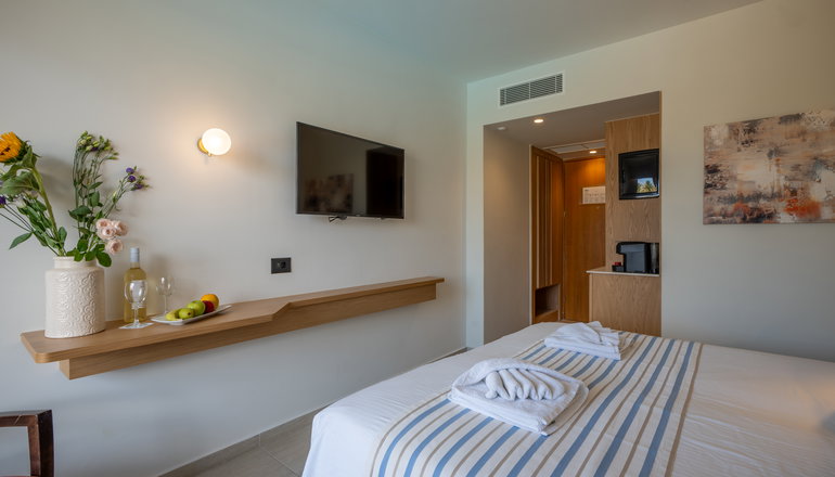 4* Minos Hotel