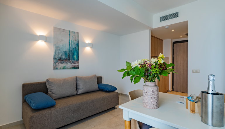 4* Minos Hotel
