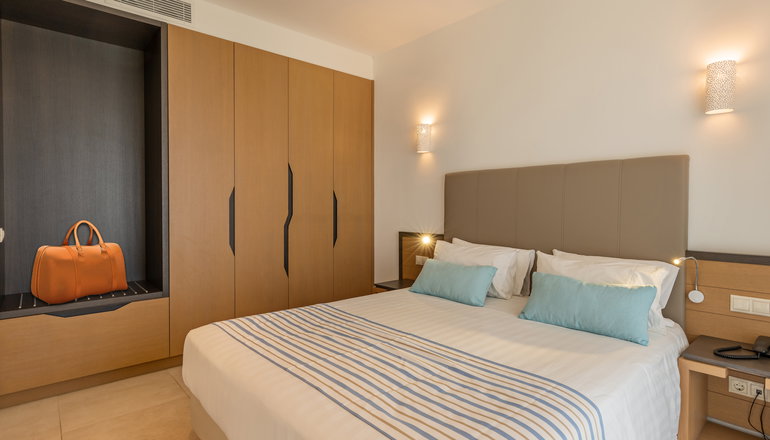 4* Minos Hotel