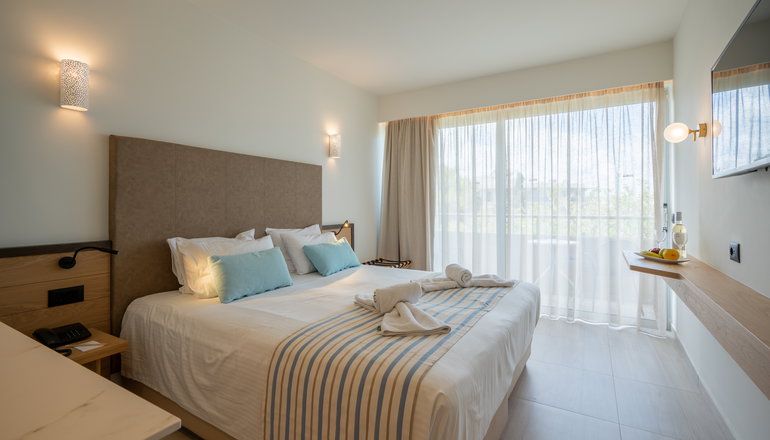 4* Minos Hotel