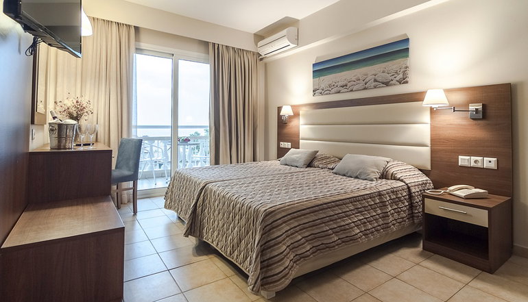 4* Canvas by Mitsis Messonghi - Μωραΐτικα, Κέρκυρα