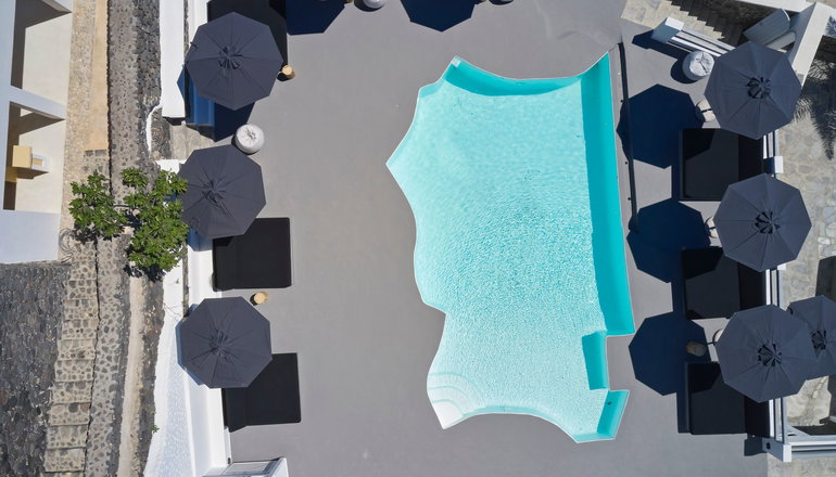 4* Mr & Mrs White Santorini