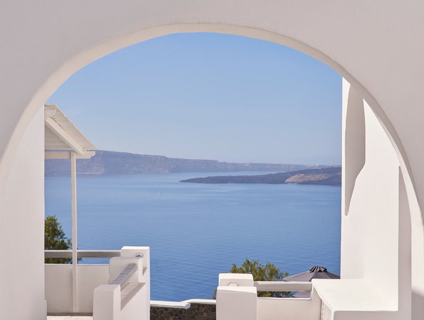 4* Mr & Mrs White Santorini