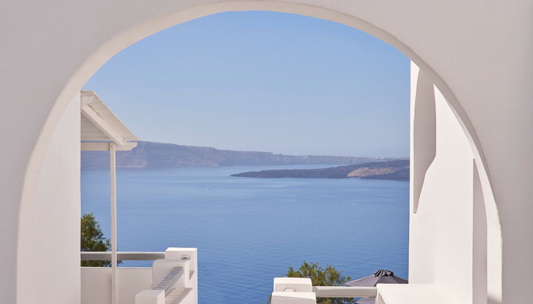 4* Mr & Mrs White Santorini