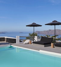 4* Mr & Mrs White Santorini