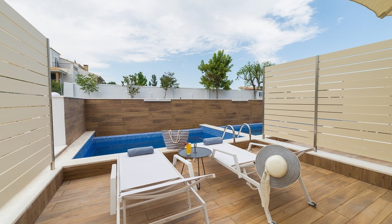 4* Mythic Summer Hotel