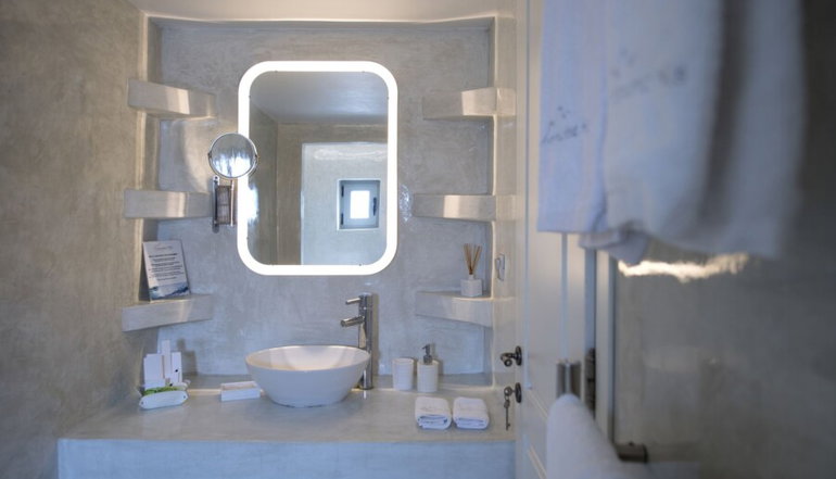 4* Naoussa Hills Boutique Resort