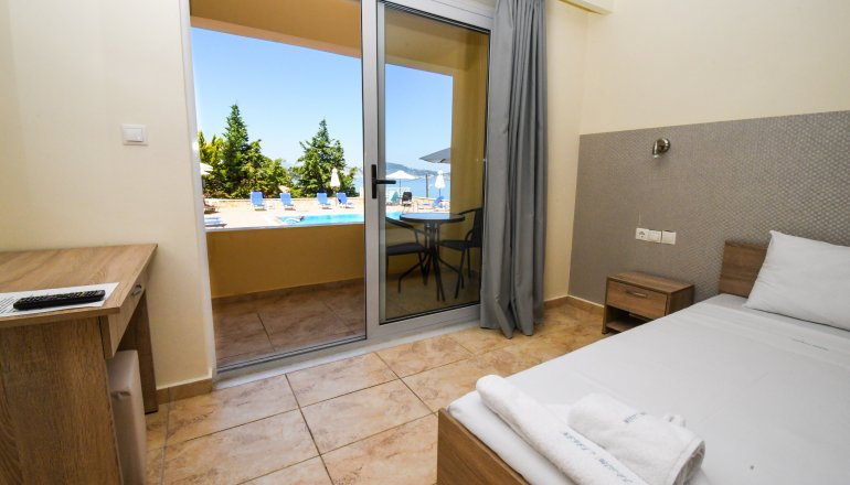 4* Nefeli Beach
