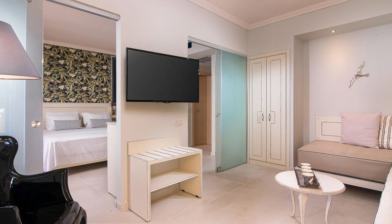 4* Neikos Luxury Suites - Χανιώτη, Χαλκιδική