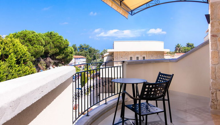 4* Neikos Luxury Suites - Χανιώτη, Χαλκιδική
