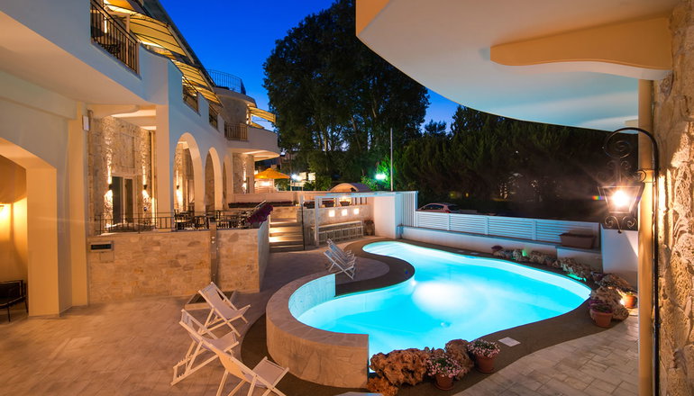 4* Neikos Luxury Suites - Χανιώτη, Χαλκιδική