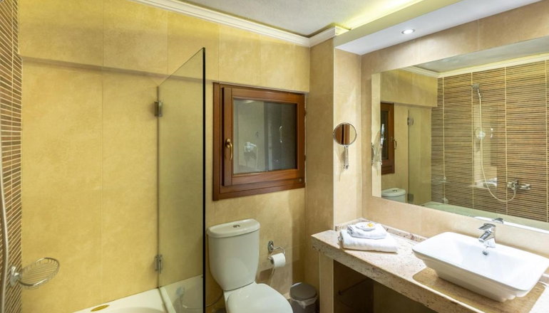 4* Nevros Hotel & Spa