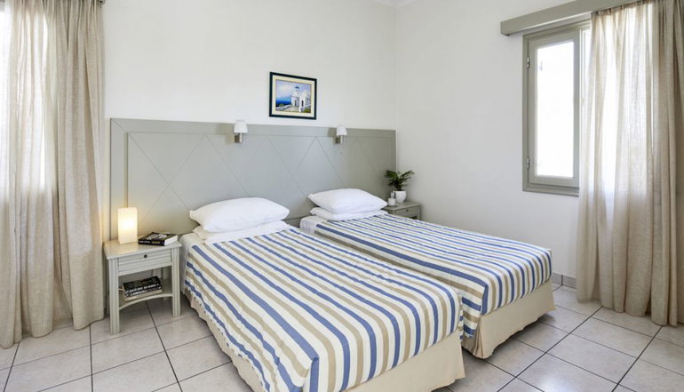 4* Nissos Thira Hotel