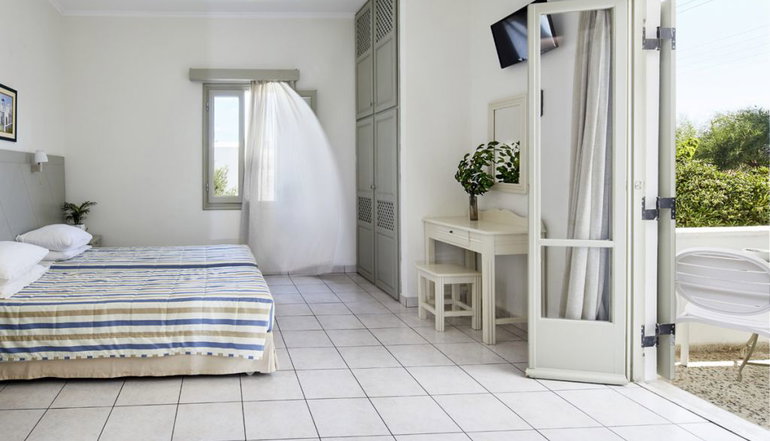 4* Nissos Thira Hotel
