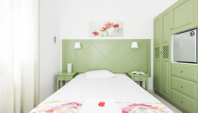 4* Nissos Thira Hotel