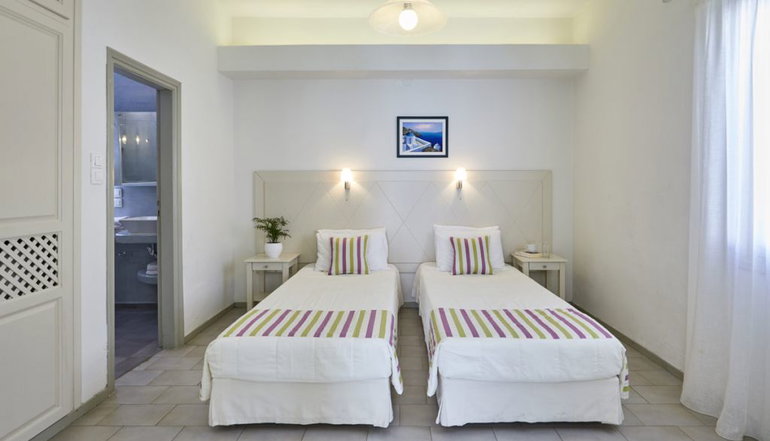 4* Nissos Thira Hotel