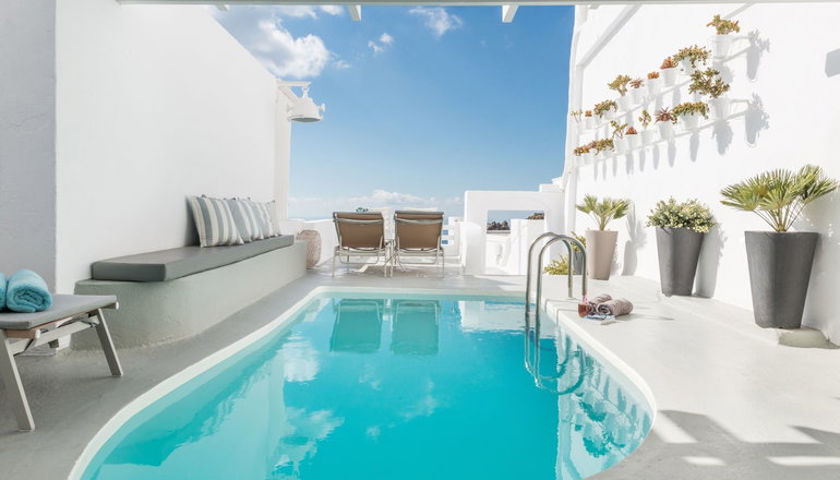 4* On The Rocks Hotel