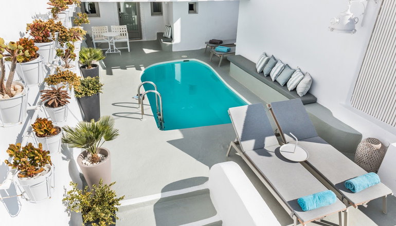 4* On The Rocks Hotel