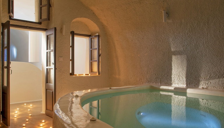 4* On The Rocks Hotel