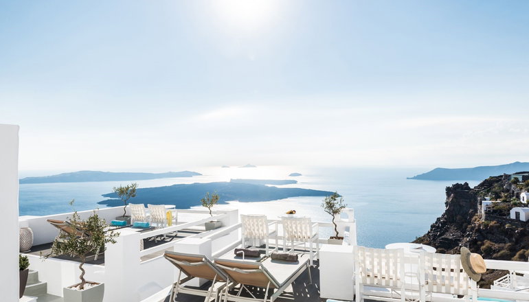 4* On The Rocks Hotel