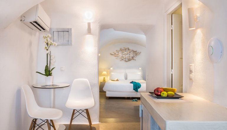 4* On The Rocks Hotel
