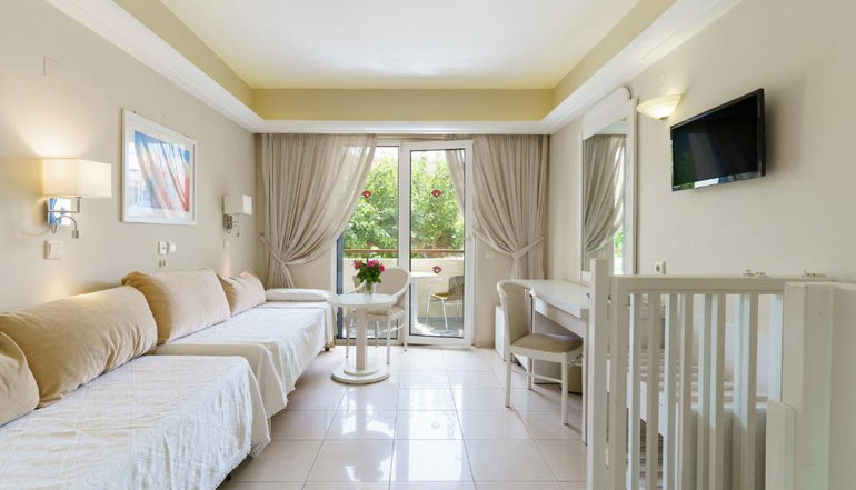 4* Pearl Beach