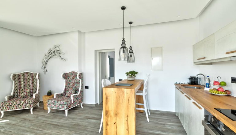 4* Portes Suites & Villas