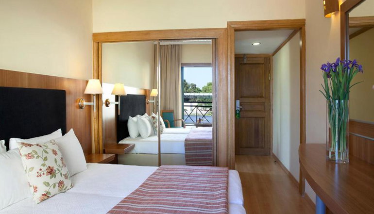 4* Ramada Attica Riviera