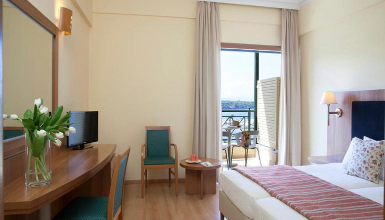 4* Ramada Attica Riviera