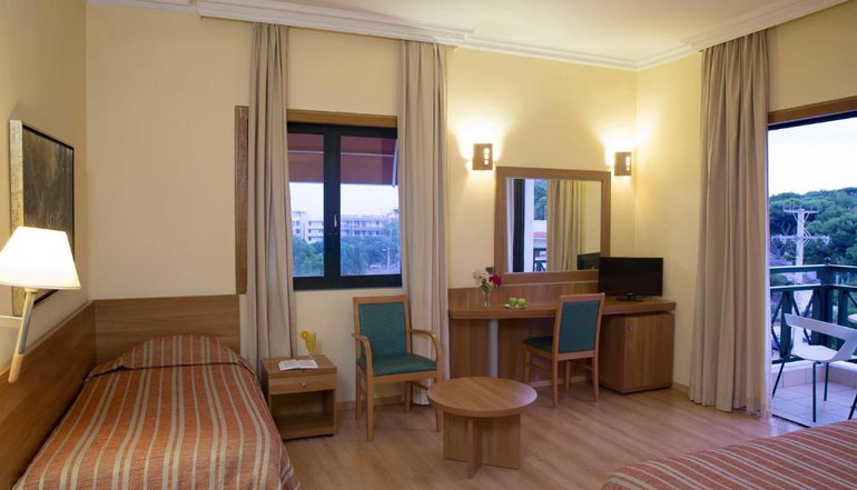 4* Ramada Attica Riviera