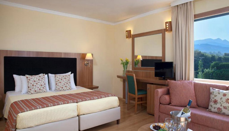 4* Ramada Attica Riviera